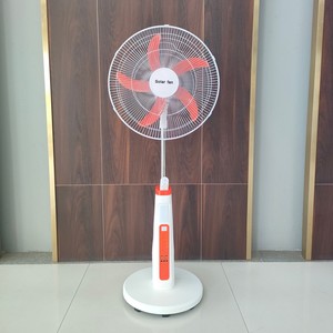 Ventilateur de sol FS-888 18 pouces avec télécommande, <span class=keywords><strong>prend</strong></span> en charge la charge solaire CA/CC et 12 réglages de vitesse - Product Image 2