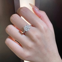 Bague classique en moissanite à quatre griffes avec pierre centrale de 1 carat, design premium en laiton
