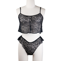 Ensemble de lingerie féminine en dentelle florale noire délicate avec détails boutonnés, camisole et culotte taille haute en maille transparente, lingerie douce