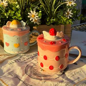 Taza de cerámica <span class=keywords><strong>Lolita</strong></span> con tapa para niñas, taza de agua potable, taza de alivio de fresa, taza de corazón femenina - Product Image 1