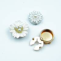 Penutup Kancing Bunga Daisy Enamel OEM Warna Merah dan Putih, Alternatif Kancing Manset Kemeja Model Jepit, Buatan Pabrik Khusus
