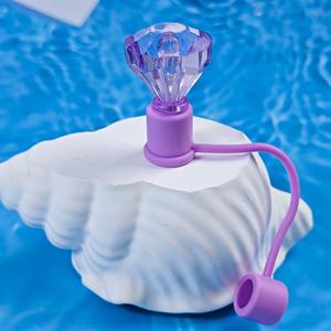 Nuevo Cubrepolvo de Plástico Personalizado con Diamantes 3D Brillantes de 10mm para Vasos y Accesorios de Bar - Product Image 3