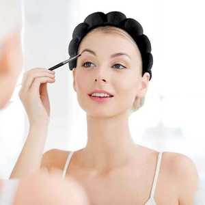 Set di Fasce per <span class=keywords><strong>Capelli</strong></span> Intrecciate con Spugna Morbida e Cinturini <span class=keywords><strong>da</strong></span> Polso, Stile Europeo-Americano con Design Geometrico per la Cura Quotidiana di Donne e Ragazze - Product Image 5