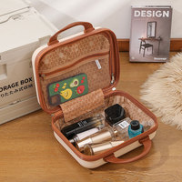 Mini chariot en plastique à la mode avec mot de passe valise boîte à cosmétiques et châssis d'embarquement pour dames et enfants pour cadeaux