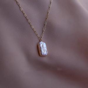 Collar de Perla Barroca Individual Colorida para Mujer, Diseño Retro de Alta Gama con Cadena para Clavícula, Colgante en Forma de Bloque Inspirado en Dulces - Product Image 4