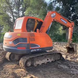 รถขุดมือสอง DOOSAN DX75 ขนาด 7.5 ตัน รุ่นปี 2020 บุ้งกี๋ขนาด 0.3 เมตร รถขุดไฮดรอลิกแบบตีนตะขาบ มอเตอร์ 39 กิโลวัตต์ ปั๊มเกียร์ แบริ่งผ่านการทดสอบแล้ว - Product Image 2