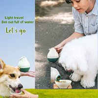 Bouteille d'eau 2-en-1 pour chien, prix d'usine |   Gobelet léger sans BPA pour animaux de compagnie avec crochet de fixation |   Parfait pour la marche, la randonnée et les voyages