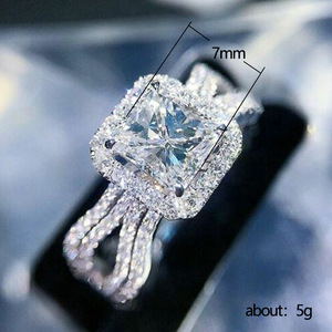 Anello di Fidanzamento con Zirconia Cubica a Pavé Completo per Donne, Fede Nuziale Romantica dallo Stile Elegante - Product Image 5