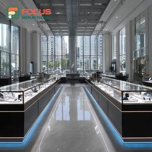 Vitrina de Vidrio Comercial para Exhibición Interior de Joyería, Superficie Pulida, Alta Visibilidad - Product Image 2