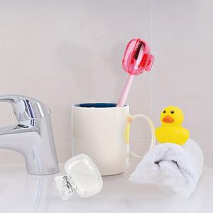 Protège-tête de voyage, étui de protection pour brosse, clip en plastique portable pour la maison - Product Image 1