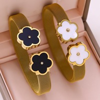 Gelang Klasik Unisex Berlapis Emas 18K dari Baja Anti Karat dengan Zirkon Bunga Semanggi Lima Daun Terlaris