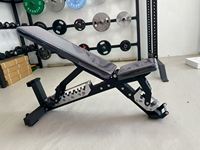 Banc de musculation multifonctionnel pliable et réglable en acier de haute qualité, durable pour la maison/la salle de sport, pour l'haltérophilie et les développés couchés