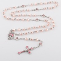 Collier catholique pour femmes avec perles de chapelet en perles de 6 mm et crucifix, avec boîte à chapelet