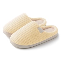 Vente en gros de pantoufles d'intérieur et d'extérieur pour couples, respirantes, chaudes, en peluche, antidérapantes, à semelle épaisse, pour l'automne et l'hiver