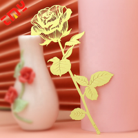 Cadeau d'anniversaire de mariage chinois de luxe personnalisable Marque-page fleur en forme de rose doré avec pompon