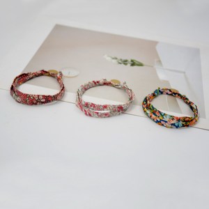 Bracelet en tissu avec <span class=keywords><strong>cordon</strong></span> en coton <span class=keywords><strong>Liberty</strong></span> personnalisé, bracelet en tissu avec médaille gravée, fleur colorée, cadeau pour femme - Product Image 3