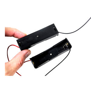 Caja de Batería Individual de Plástico y Metal Negra para Baterías AA UM-3 de 1.5V, con Cable para Carga - Product Image 3