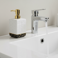Ensemble de salle de bain en céramique de luxe moderne en cinq pièces, base en marbre, motif géométrique blanc et or, distributeur de savon écologique