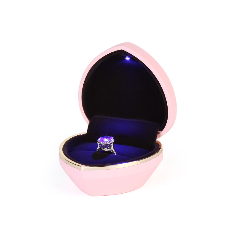 Boîte de bague rose