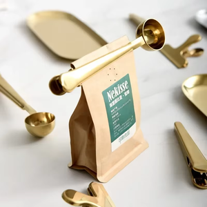 Cuillère doseuse 2-en-1 en acier inoxydable avec pince de scellage pour sacs de café et aliments, idéale pour les grains de café et l'utilisation en cuisine - Product Image 6