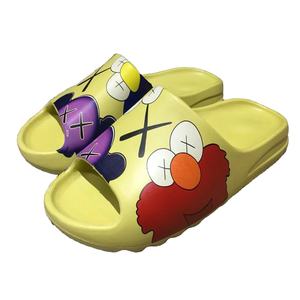 HappyChina nouvelles sandales antidérapantes chaussures de jardin unisexe Graffiti toboggan pas cher en gros Kanye mousse coureur diapositives pantoufle - Product Image 1