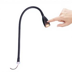 Lampe LED murale à col de cygne flexible pour tête de lit de camping-car, caravane, ou véhicule de loisirs, 24V, blanc chaud, à intensité variable par touche - Product Image 2
