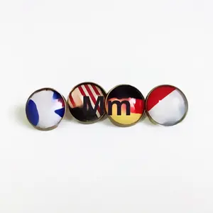 Broche drapeau européen-américain pour le football avec impression UV, alliage époxy et électroplaqué pour usage publicitaire et commémoratif - Product Image 6