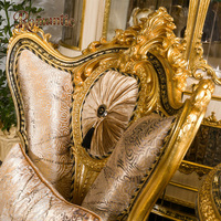 Ensemble de canapés de style villa française de luxe, structure en bois massif, tissu microfibre doré, rembourrage en éponge - Salon élégant