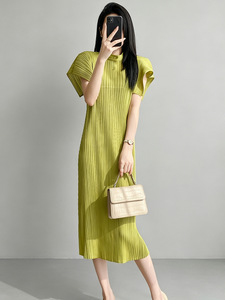 PY 2026 Robe plissée Miyake style élégant, col rond, manches lanternes, longueur genou, froncée, unie, décontractée, style occidental, pour femme, vente en gros - Product Image 5