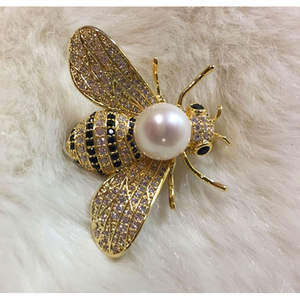Broche fine en perles Little Bee Direct Sales avec motif de fleur de poitrine créatif, style européen américain, faite à la main pour femmes - Product Image 1