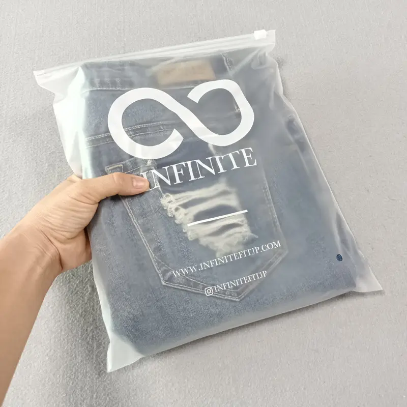 Logotipo impreso personalizado ropa negro transparente esmerilado cremallera embalaje plástico Ziplock bolsas para ropa camiseta sudaderas con capucha
