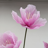Großhandel Riesige Blumen-Requisiten Künstliche Riesen-Papierblumen Organza Silberne Tulpen Hochzeitsbühnen-Dekoration