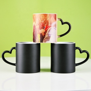 Venta al por mayor <span class=keywords><strong>de</strong></span> tazas <span class=keywords><strong>de</strong></span> café en blanco <span class=keywords><strong>de</strong></span> sublimación <span class=keywords><strong>de</strong></span> cerámica <span class=keywords><strong>de</strong></span> 11oz personalizadas <span class=keywords><strong>con</strong></span> mango <span class=keywords><strong>de</strong></span> corazón tazas que cambian <span class=keywords><strong>de</strong></span> color <span class=keywords><strong>taza</strong></span> mágica <span class=keywords><strong>con</strong></span> logotipo - Product Image 4