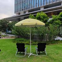 Ensemble de loisirs d'extérieur personnalisé : Parasol de plage avec 2 chaises pliantes, chaises de plage inclinables portables avec sangle de transport pour le bord de la piscine