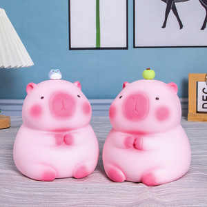 Tirelire Capybara Rose en PVC pour Enfants – Dépôt et Retrait Disponibles – Vente en Gros - Product Image 4