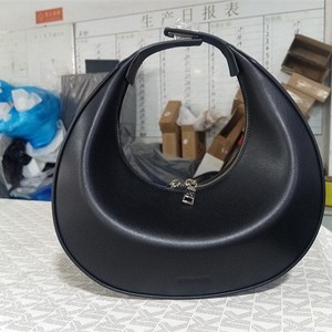 Sac à main demi-lune à bandoulière unique avec fermeture éclair, sac minimaliste pour femme 8805-2 - Product Image 1