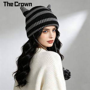 Bonnet tricoté personnalisé de haute qualité avec oreilles de chat, mignon, à revers, avec pompon, chaud pour l'hiver, rayé noir et gris, unisexe, vente en gros - Product Image 1