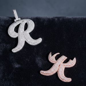 Colgante de Letra R con Incrustaciones de Diamantes de Imitación, Estilo Hip Hop Religioso, Chapado en Oro y Rodio sobre Plata de Ley, con Moissanita Certificada GRA - Product Image 1