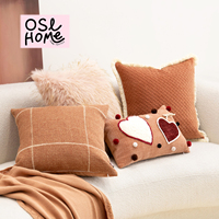 Housse de coussin décorative rose brique pour canapé et mobilier doux