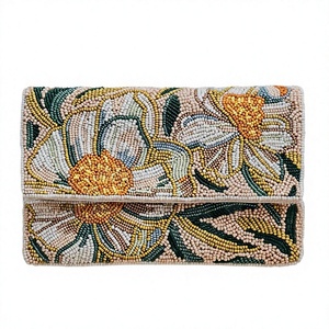 Bolso de Mano de Lujo con Cuentas Bordadas a Mano, Personalizado con Color y Logotipo, CRYSTAL CRAFT MFU Hecho a Medida - Product Image 1
