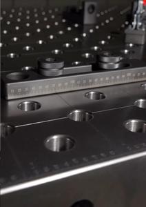 Mesa de Soldadura Modular Serie Dual D28/D16 - Tableros Intercambiables de Hierro Fundido/Acero con Regla Magnética y Canales para Carretillas Elevadoras - Product Image 4