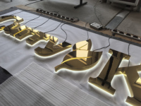 Miroir de 50 mm en titane et acier inoxydable rétroéclairé, groupe de lentilles IP68, distribution uniforme de la lumière pour restaurants, hôtels et commerces de détail