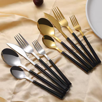 En gros, Ensemble de couverts de Noël robustes en acier inoxydable, couteau et fourchette, avec manche noir, finition dorée, pour décoration de table élégante