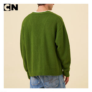 Pull en laine surdimensionné à col en V pour homme, certifié GRS, de haute qualité, avec logo personnalisé, fermeture à un bouton - Product Image 4