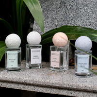 Diffuseur de roseau en bouteille en verre de longue durée True Scent avec huile essentielle et parfum de maison en boule de pierre parfumée