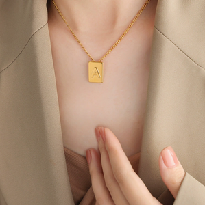 สร้อยคอจี้ตัวอักษร <span class=keywords><strong>H2</strong></span> AlphaSquare 26 ตัวอักษร  วัสดุสแตนเลส ชุบทอง 18K  เครื่องประดับอินิเชียลสำหรับผู้หญิง  ทันสมัย - Product Image 1