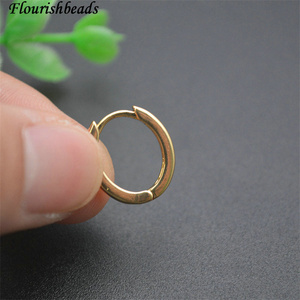 Venta al por mayor de diseño simple, <span class=keywords><strong>material</strong></span> de cobre antioxidante, chapado <span class=keywords><strong>en</strong></span> oro de 18 quilates, plateado, redondo, liso, ganchos para pendientes de aro para mujer - Product Image 6