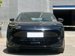 AVATR 11 2025 d'occasion, modèle de luxe SUV 4 portes 5 places, propulsion arrière, autonomie étendue, REEV, noir brillant sur rouge bordeaux - Product Image 1