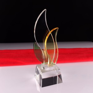 Souvenir Honor of Crystal Guests, Trophée <span class=keywords><strong>en</strong></span> cristal K9 vierge pour sublimation, avec <span class=keywords><strong>cadre</strong></span> <span class=keywords><strong>photo</strong></span> <span class=keywords><strong>3D</strong></span> personnalisé gravé au laser, <span class=keywords><strong>en</strong></span> forme d'iceberg - Product Image 4