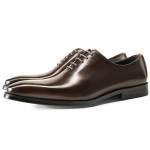 Chaussures habillées Oxford monobloc à lacets pour hommes, style britannique, pour mariages et affaires, avec empeigne haut de gamme, antidérapantes, légères et respirantes - Product Image 5